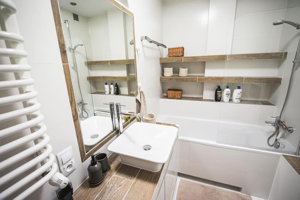 Apartament Nowoczesny 3 Pokojowy Z Dwoma Balkonami *
